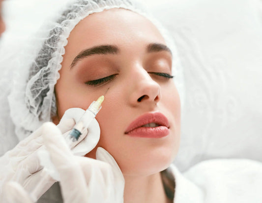 Acide hyaluronique et cernes : mythe ou vrai allié pour le contour des yeux ?